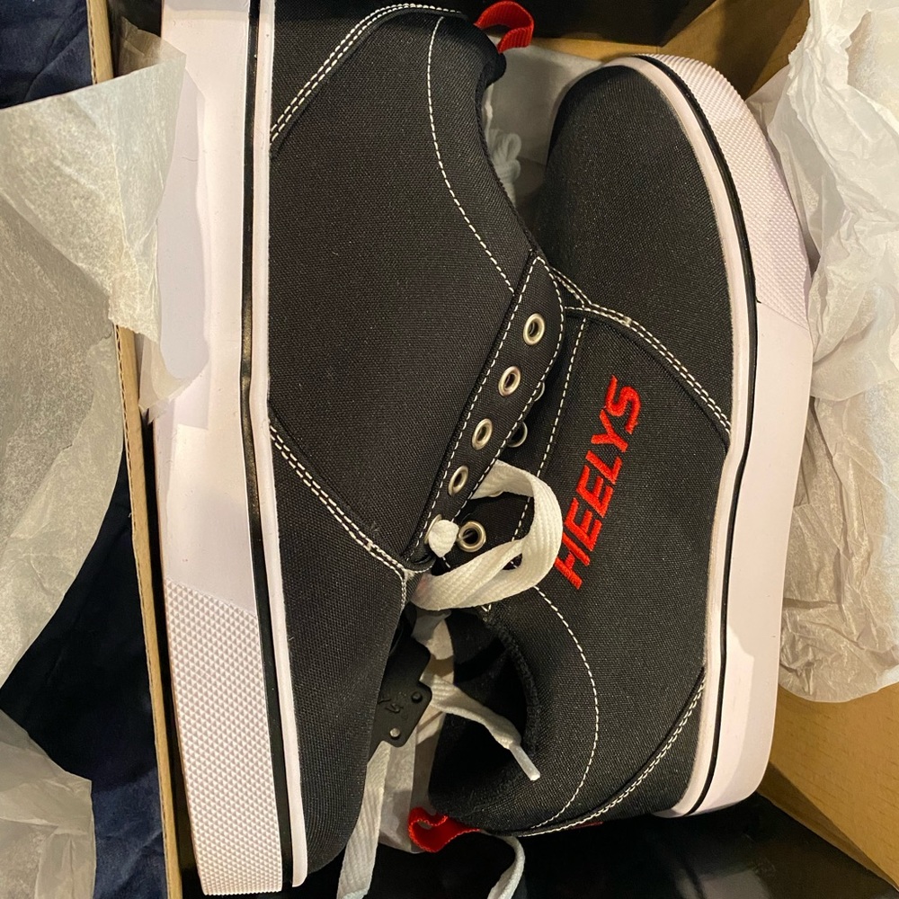 Heeley’s. Brand new in box. Size 5 youth.